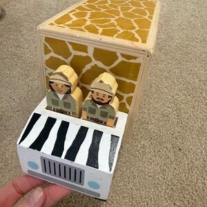 Melissa & Doug Safari Vehicle with Explorers